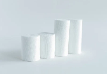 Elegir el rollo de gasa correcto: algodón vs. Materiales sintéticos