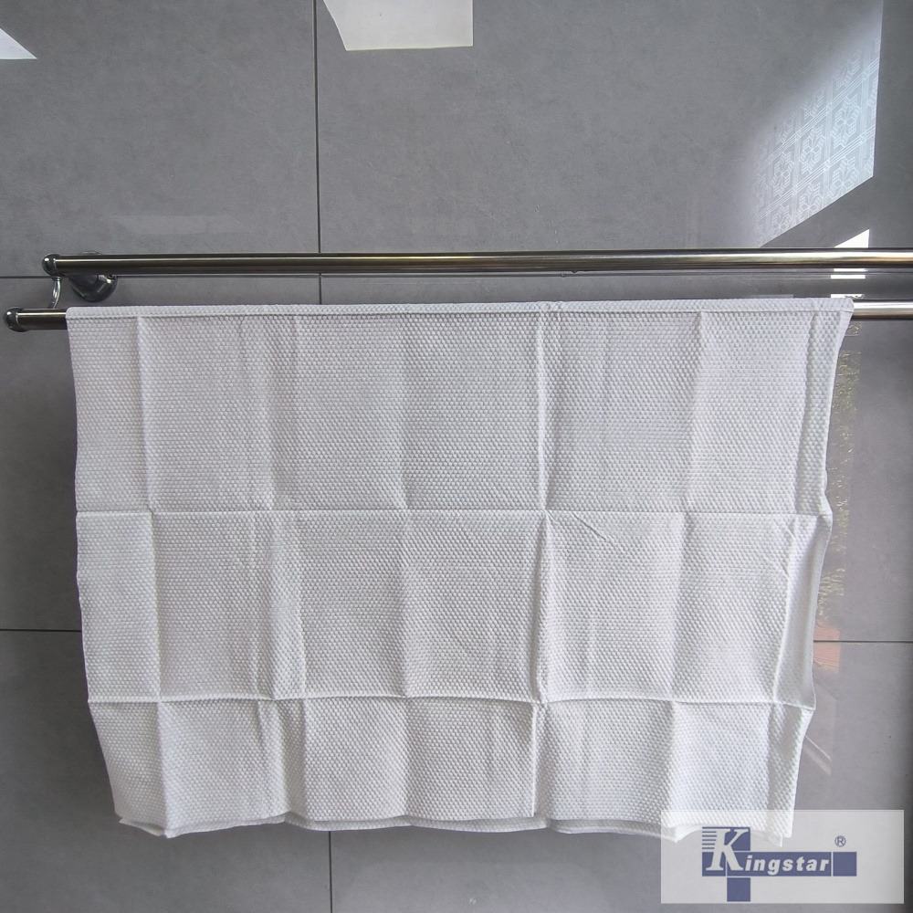 Toallas de ba&ntilde;o desechables versus toallas reutilizables